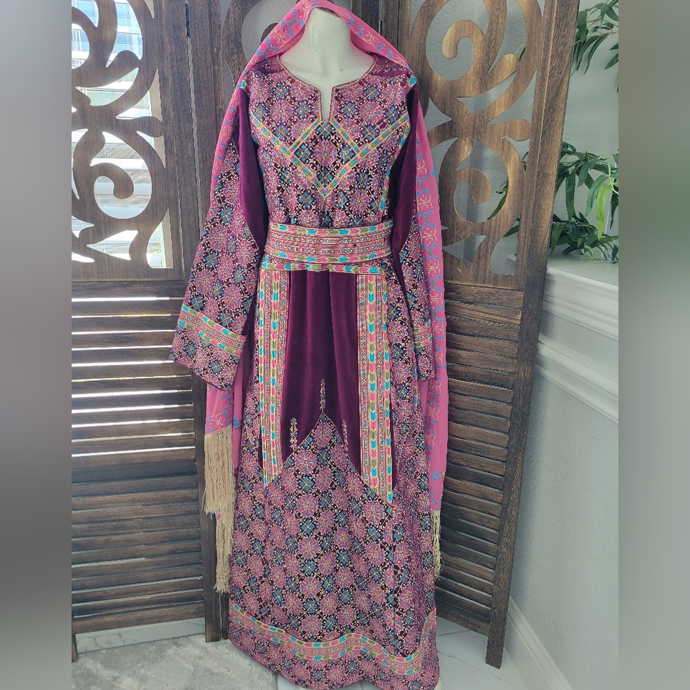 Embroidered Velvet Thobe
